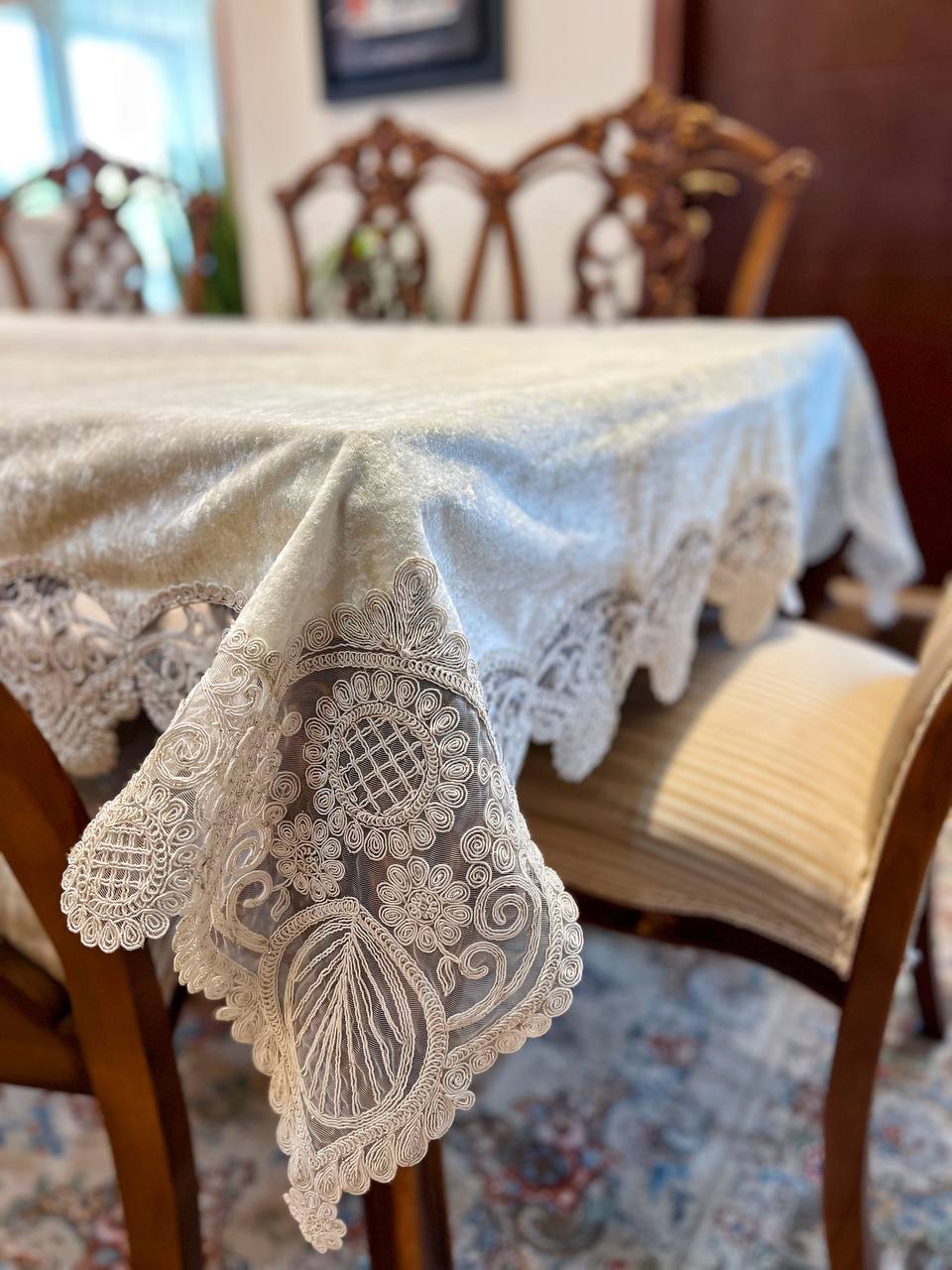 رومیزی بزرگ بژ