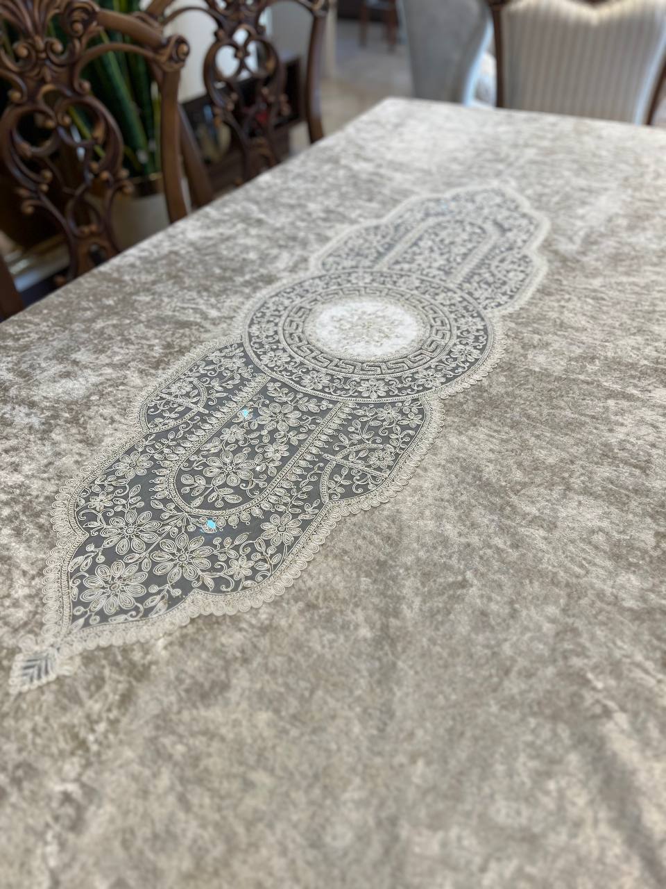 رومیزی بزرگ بژ