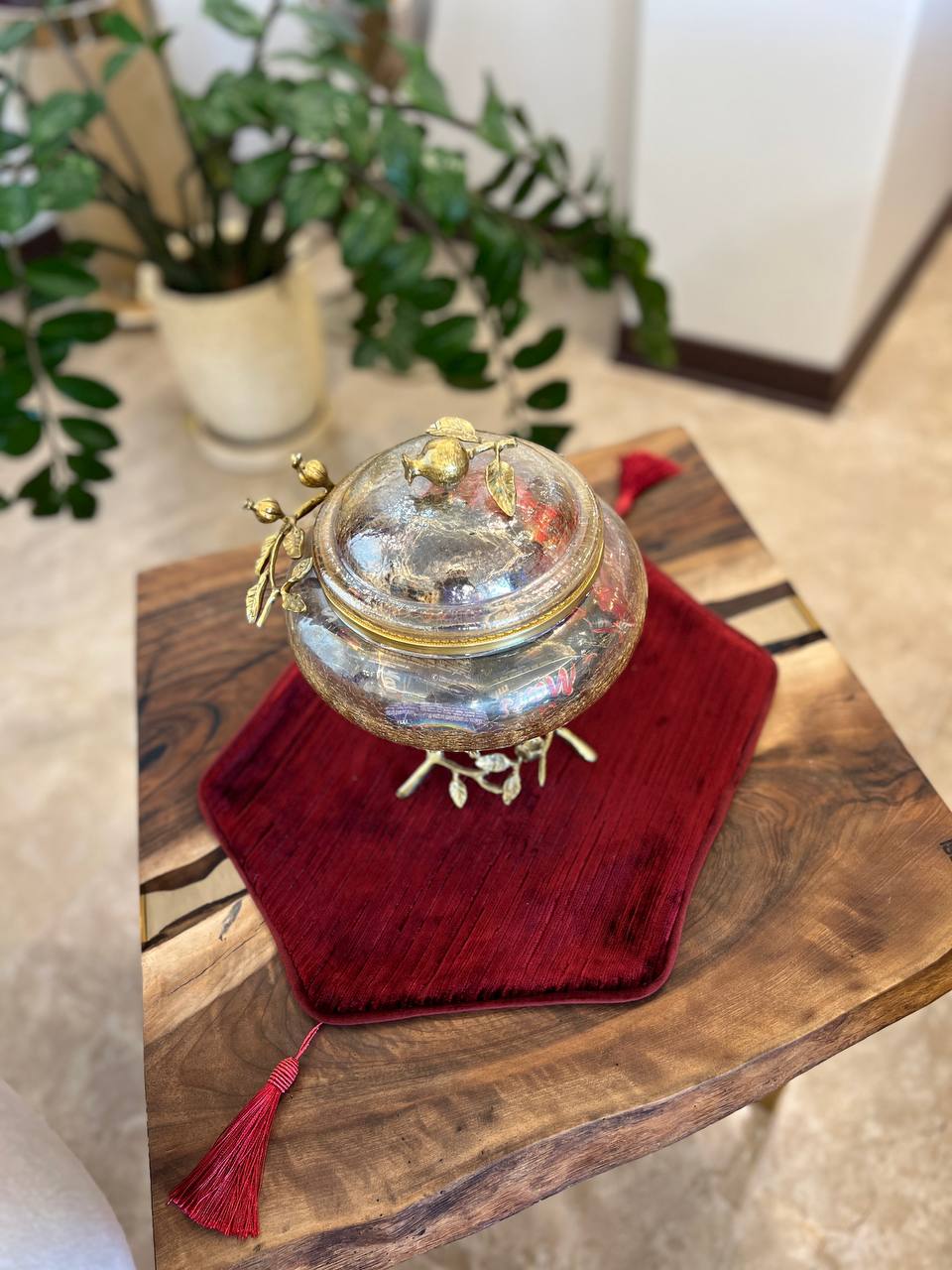 عسلی مخمل شاهان