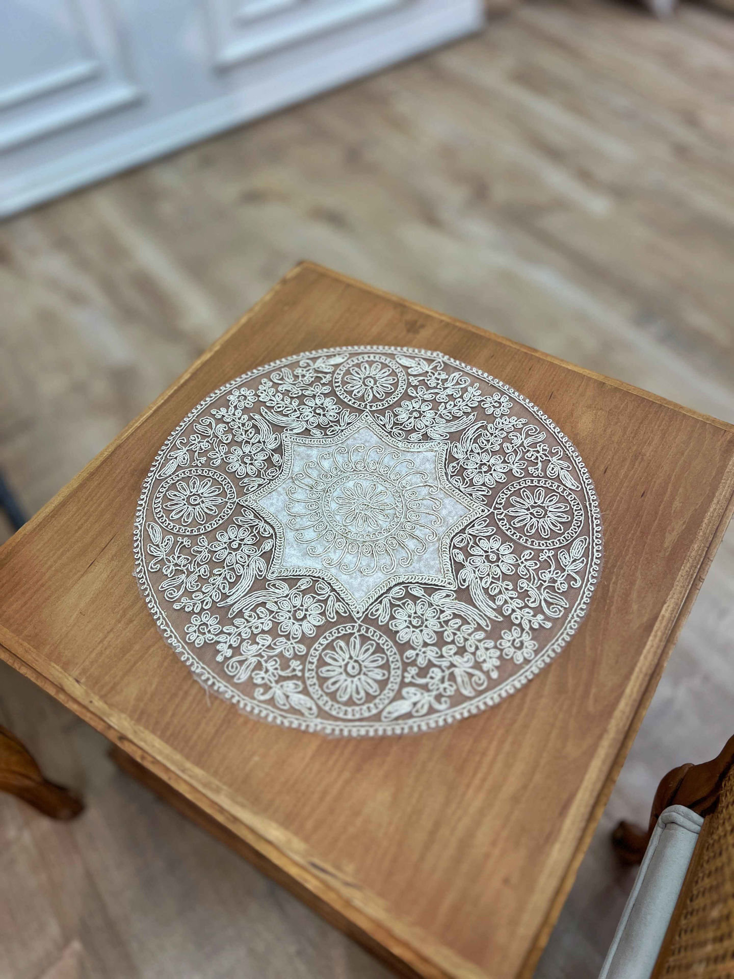 ست 3 تیکه گرد عقیق شامل 1 عدد جلو مبلی و 2 عدد عسلی گرد