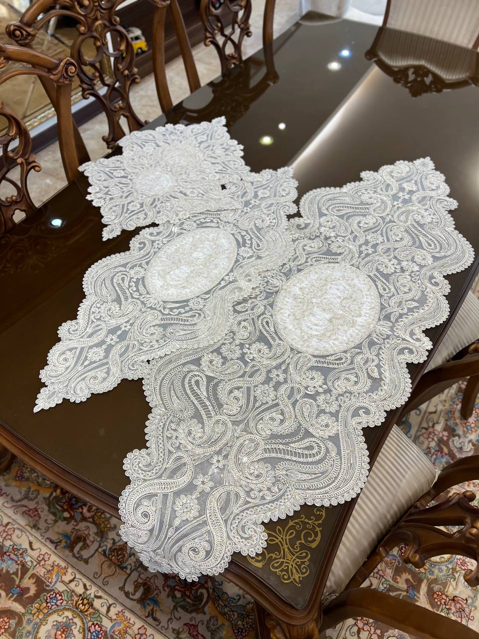 ست رومیزی مخمل لاله قیطان‌دوزی شاین‌دار 3 و 4 و 5 تکه (رانری و مربع‌دار)