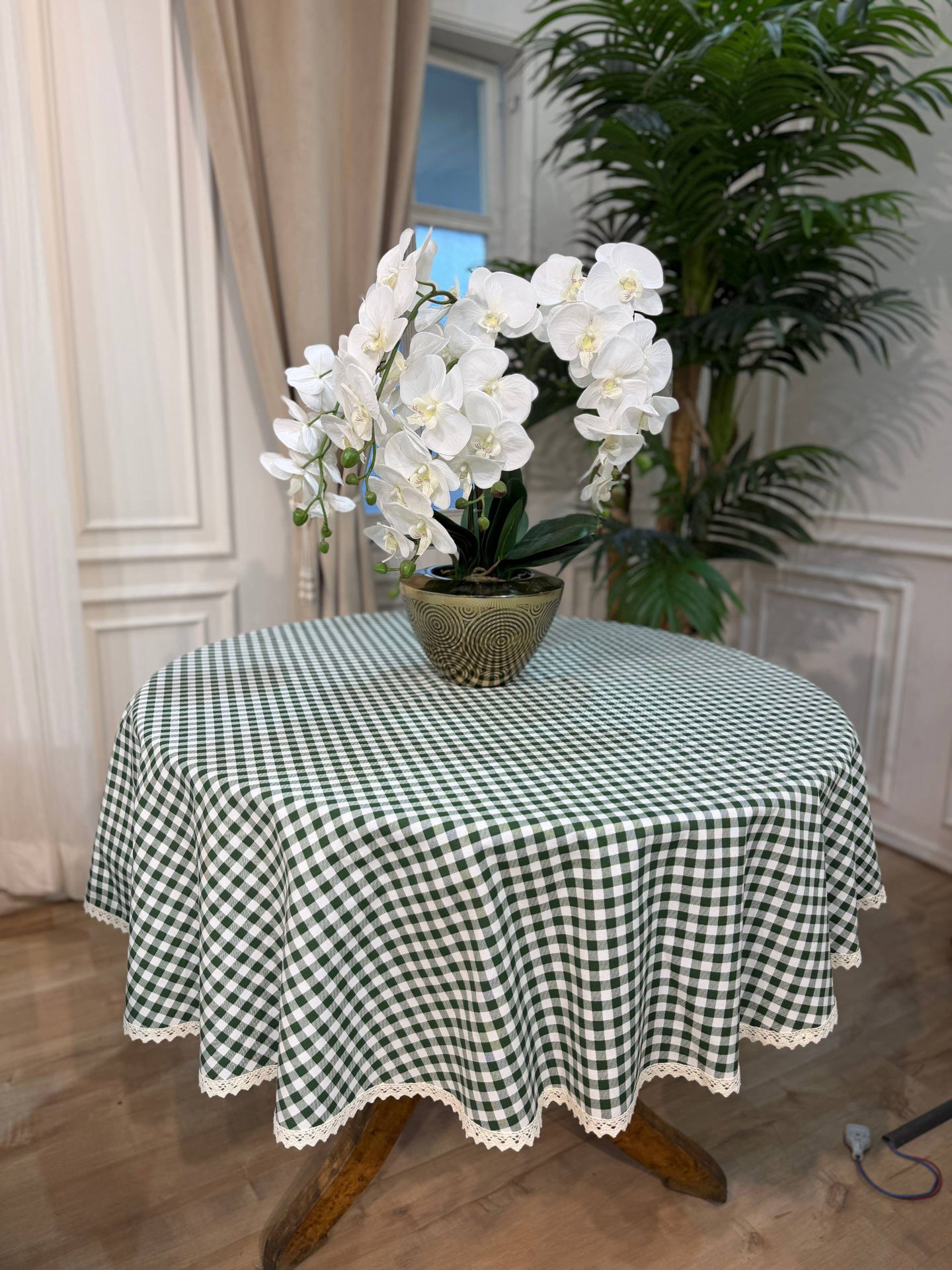 رومیزی گرد چهارخانه