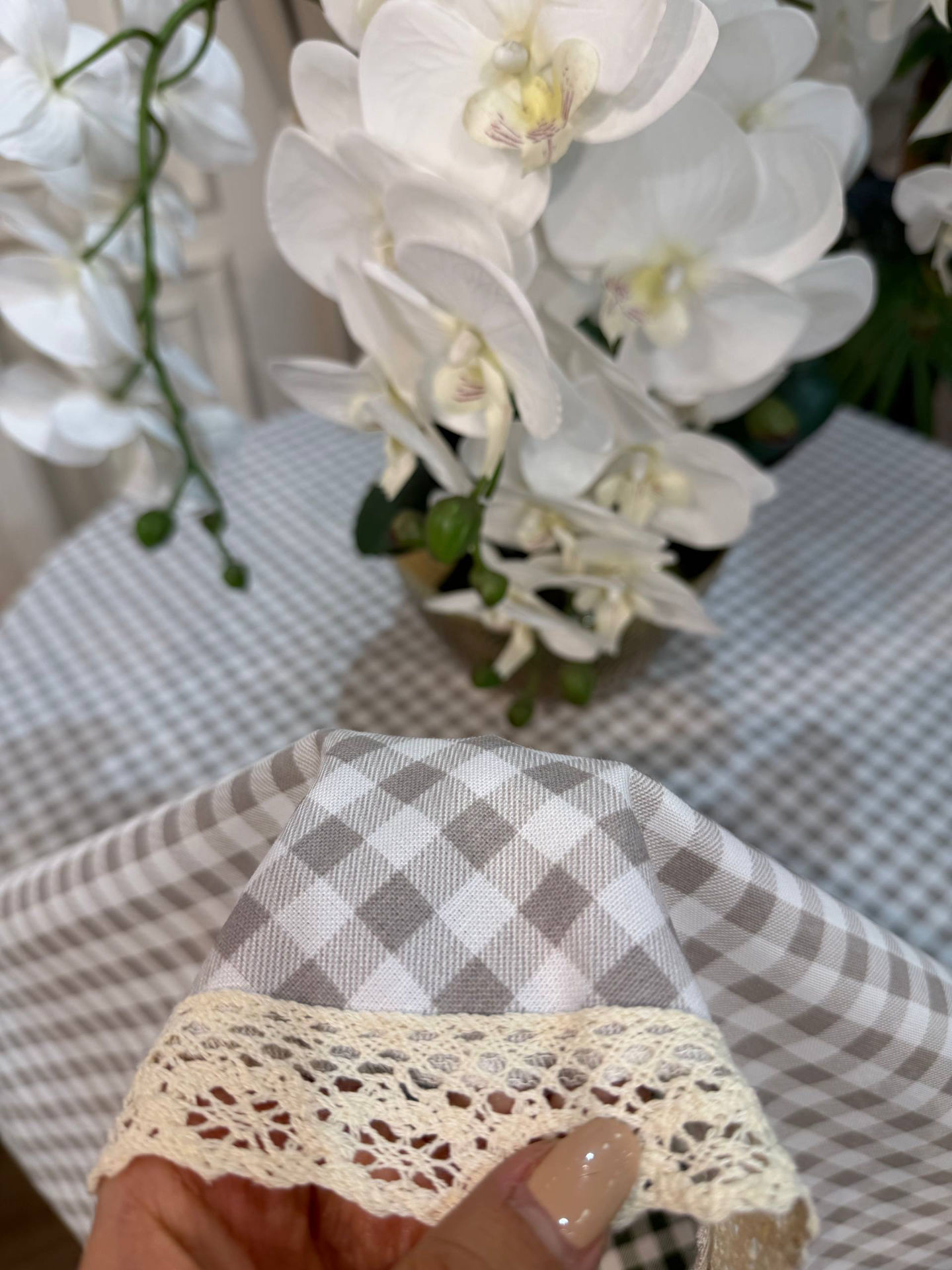 رومیزی گرد چهارخانه