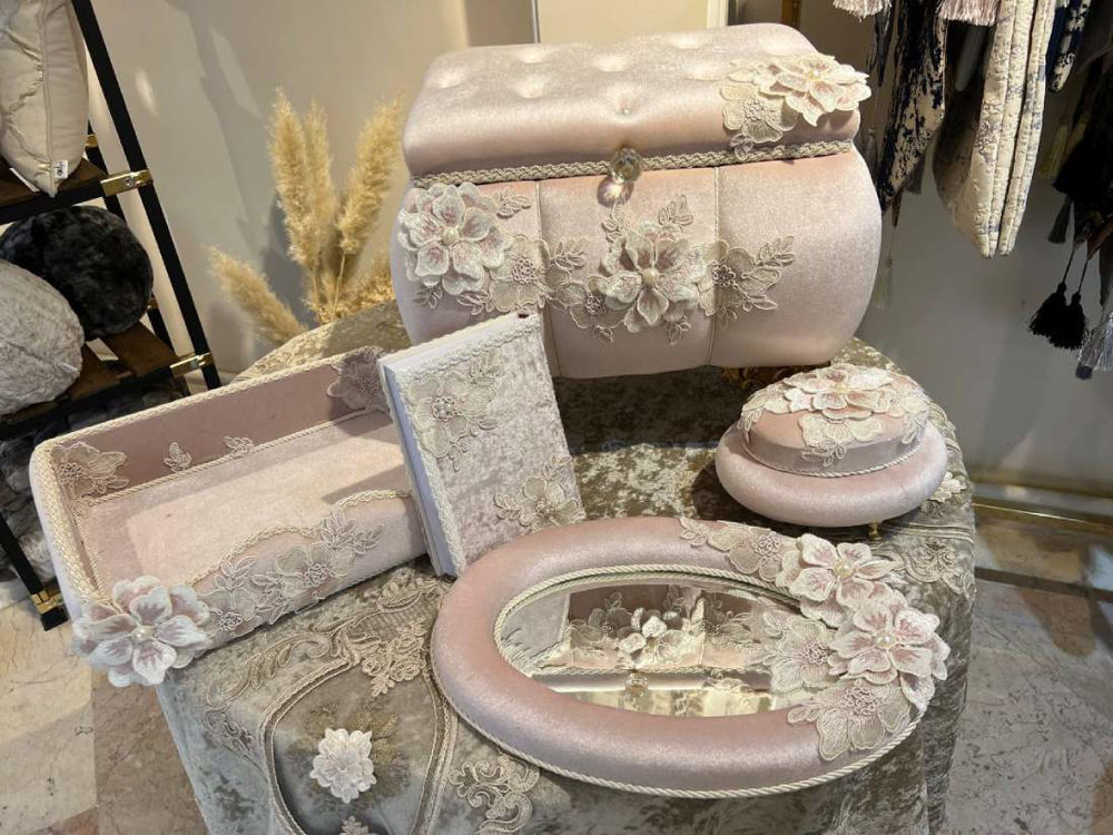 میز کنار سالنی